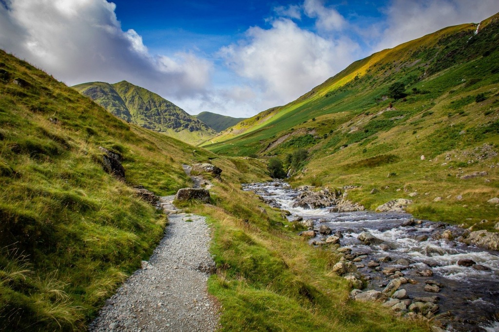 mountains-5485366_1280.jpg